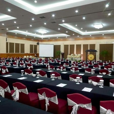 Grand Cempaka Business Hotel Jakarta Buitenkant foto
