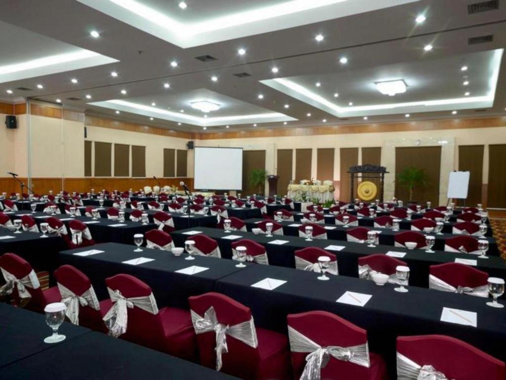 Grand Cempaka Business Hotel Jakarta Buitenkant foto